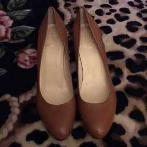 Beautiful brown pumps